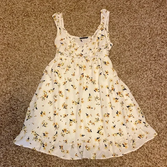 Floral Print Maternity Dress - Picture 2 of 6